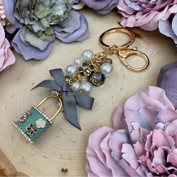 Gorgeous Blue Purse with Crystals & Pearls Keychain Charm - Picture 7 of 14